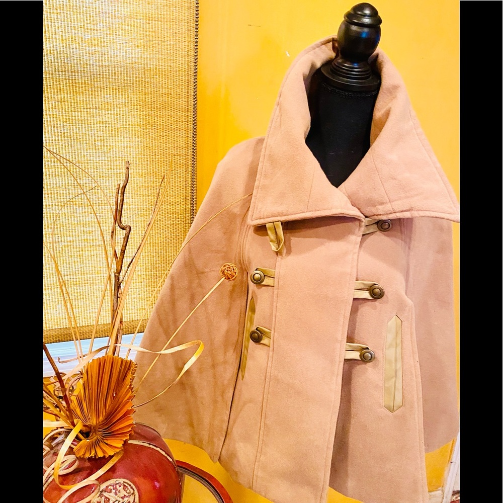 JuJu Women's Tan Unique Vintage Cape. Wool & Polyester  (size small)